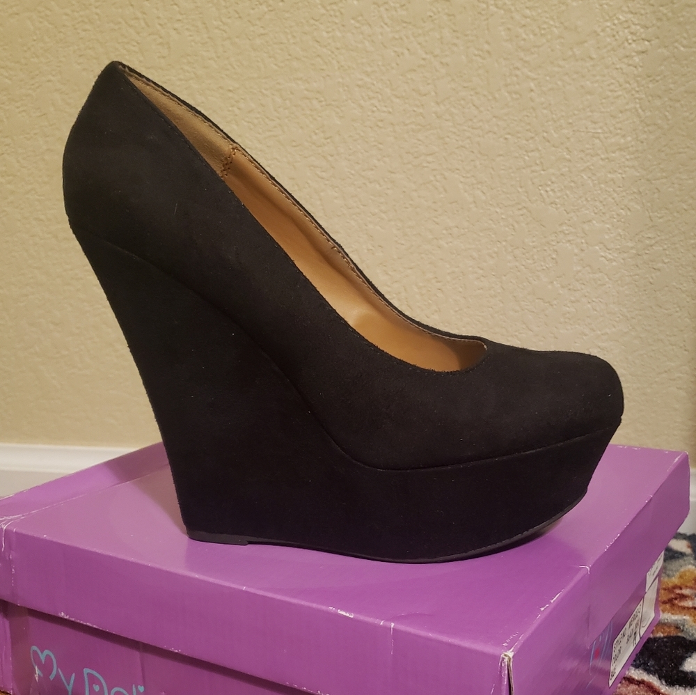 Black Wedges